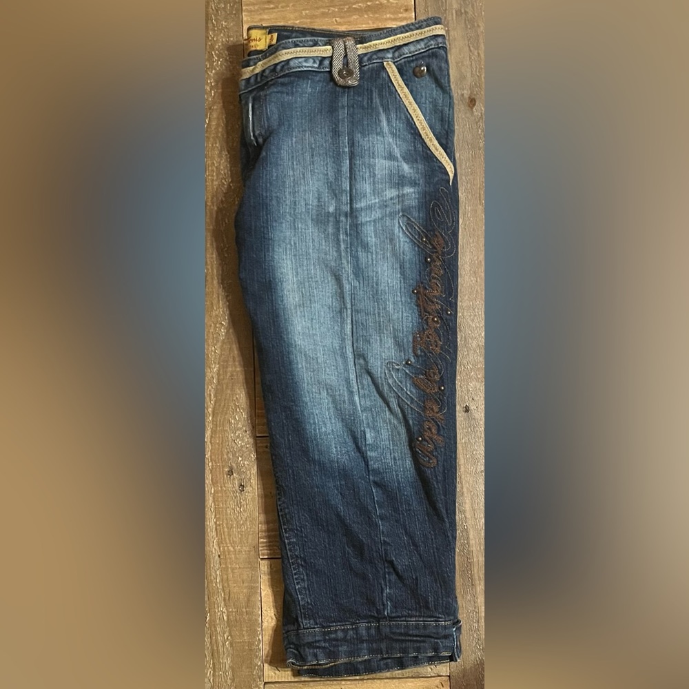 VINTAGE Apple Bottoms Blue Denim Capris. Good condition.